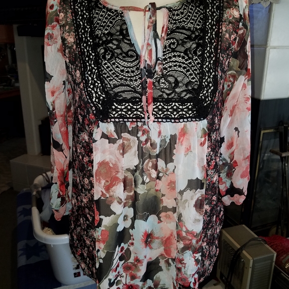 iZ Byer boho flowy Peasant  blouse Floral &  blk lace size S - Picture 2 of 6